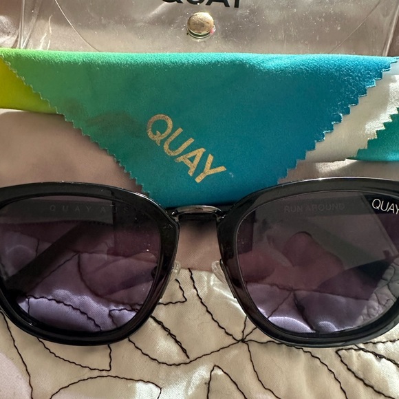 Quay Carey’s sunglasses - Picture 2 of 3